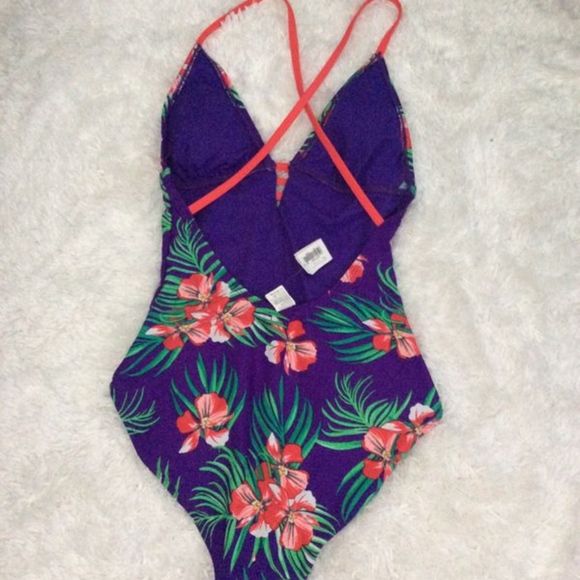 bathing suit - Picture 3 of 3